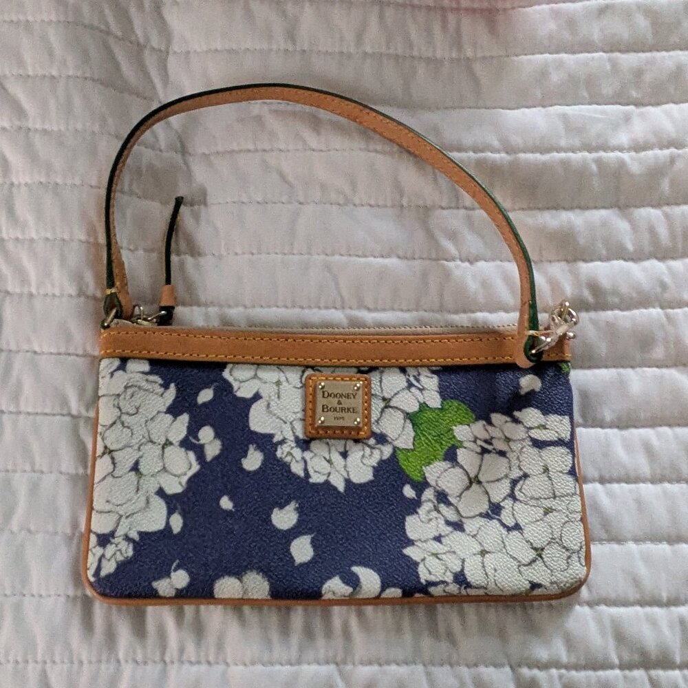 🤩*host pick* Dooney & Bourke small zip purse
